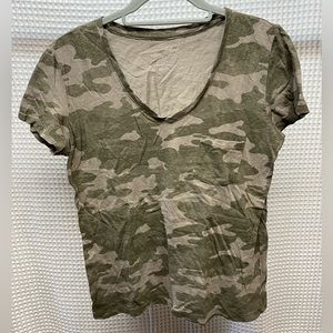 CAMO V NECK T SHIRT